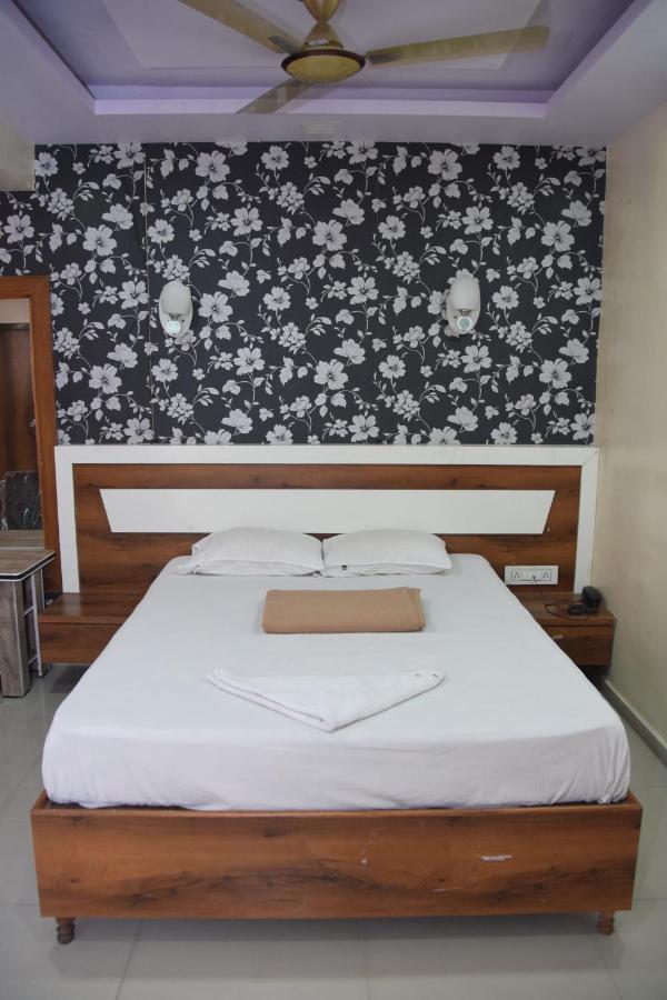 Hotel Riviera Residency 탄 외부 사진