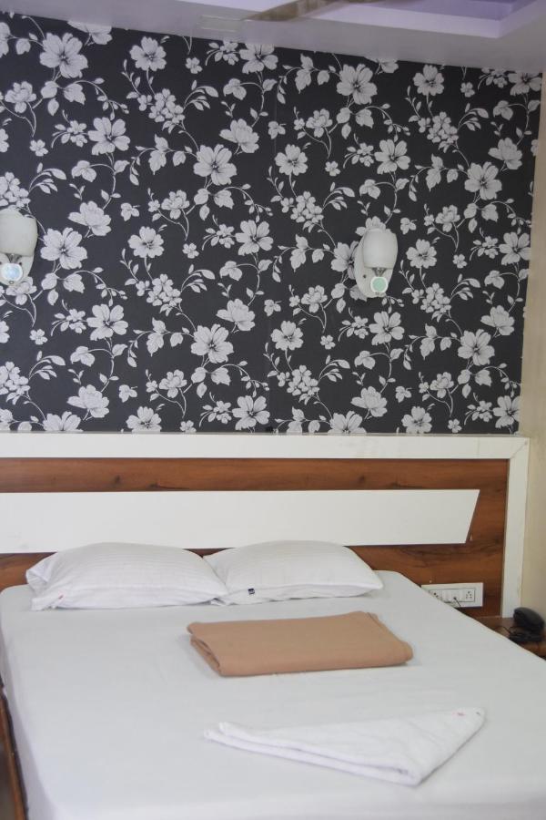 Hotel Riviera Residency 탄 외부 사진